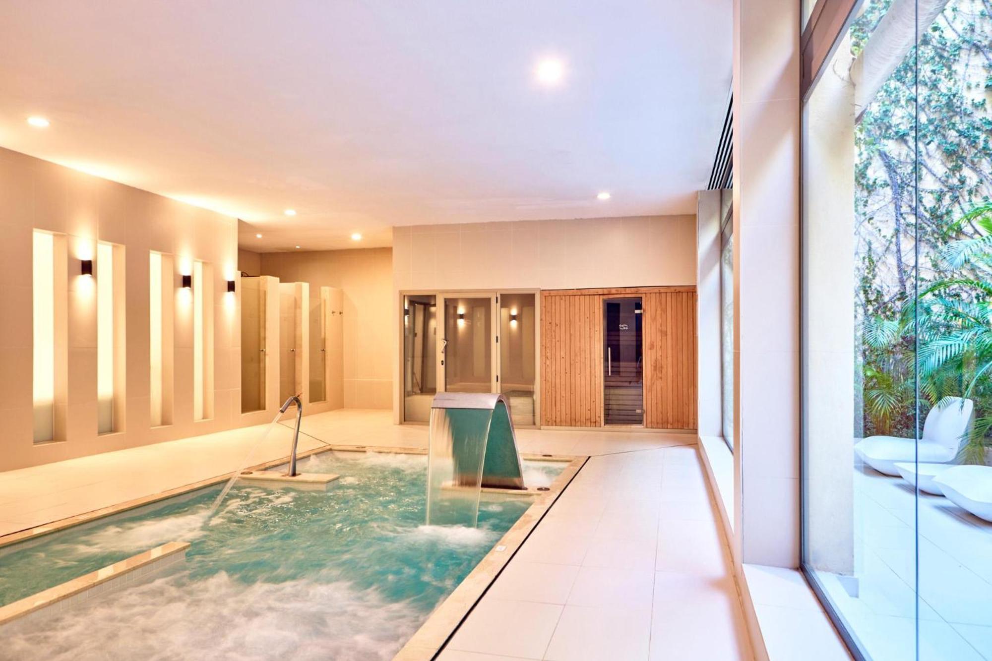 Zafiro Aparthotel 4*