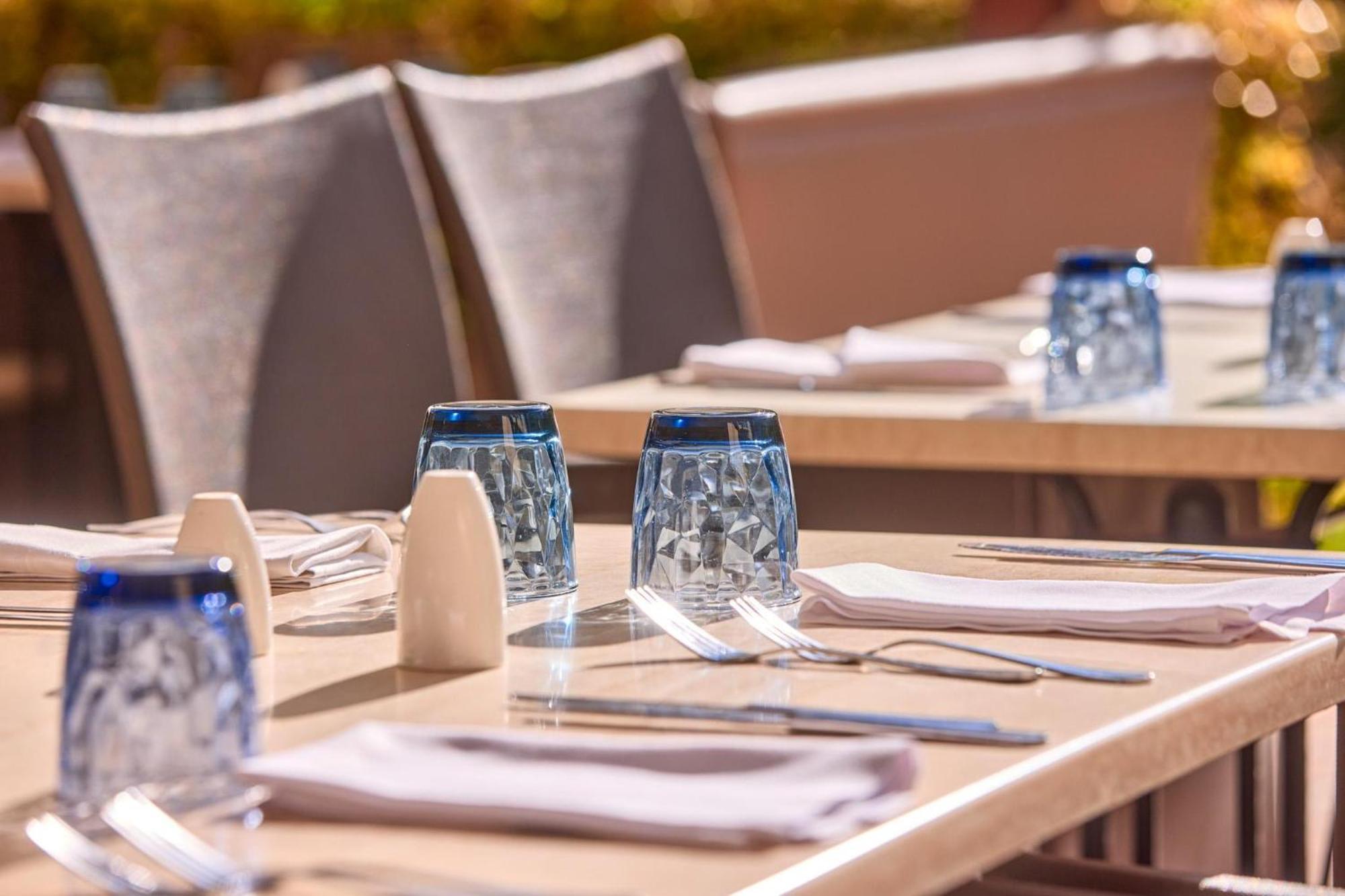 Aparthotel Zafiro 4*