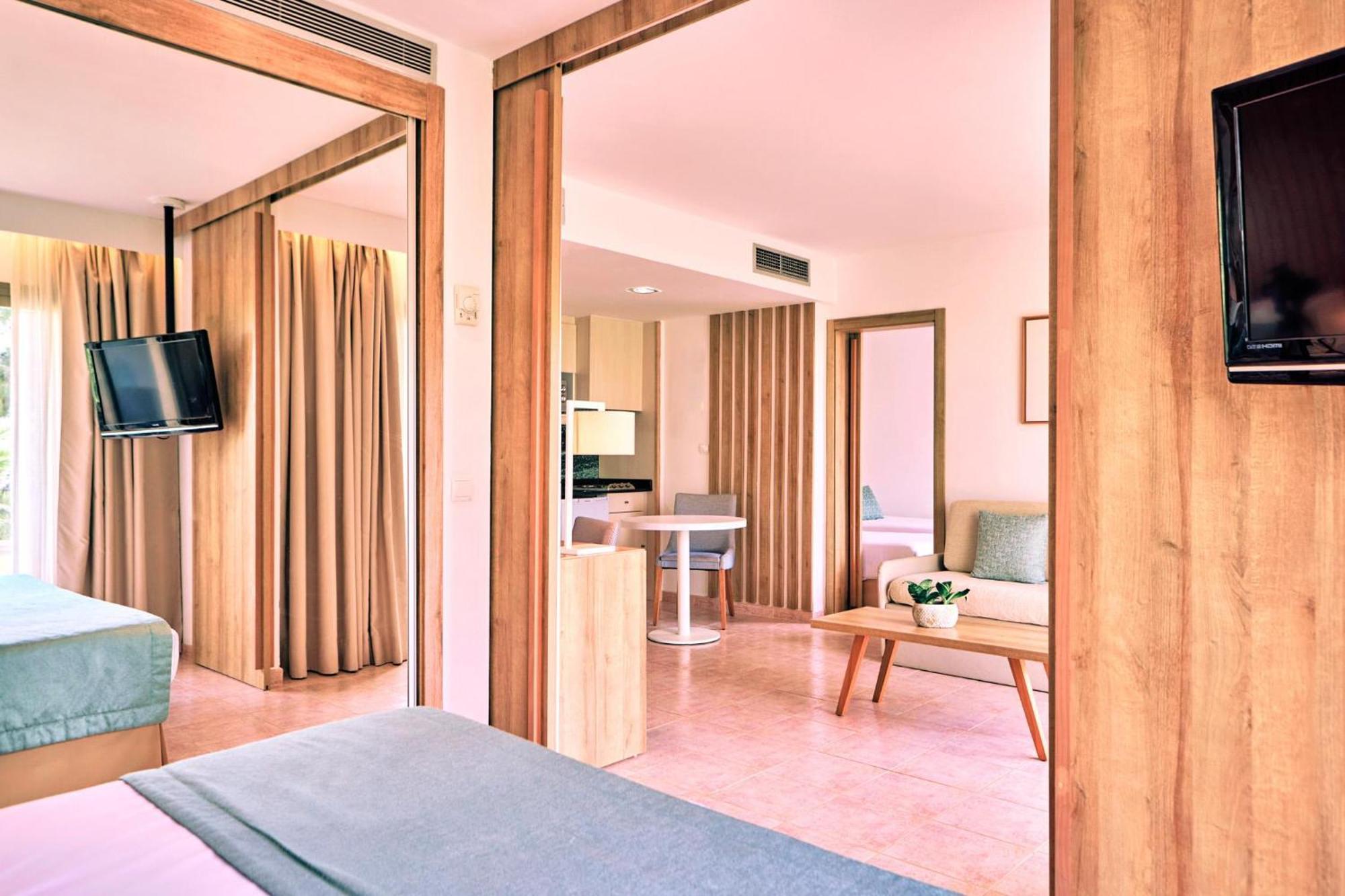 Zafiro Aparthotel 4*